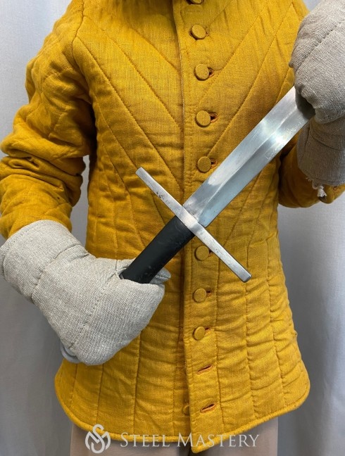 Padded mittens for medieval fencing Guanti imbottiti e muffole