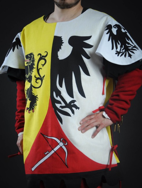 Tabard with lion, crossbow and half-eagle Vestiario medievale