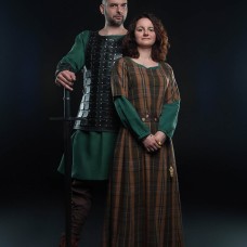 Middle ages women's clothing image-1