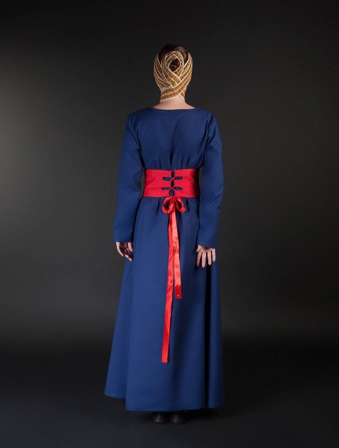 Medieval style dress with wide belt Vestiario medievale