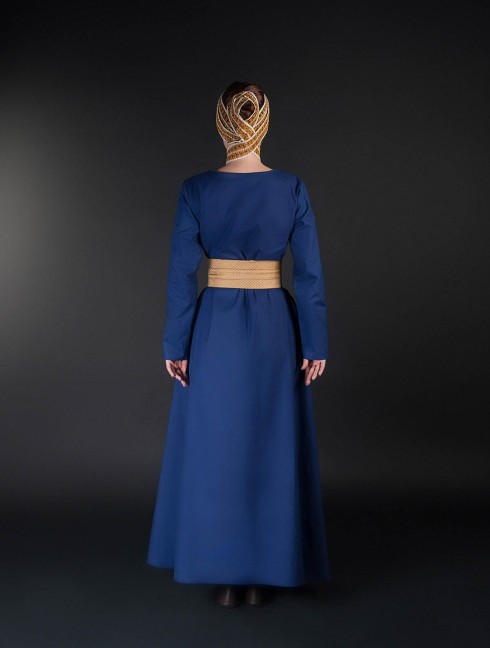 Medieval style dress with wide belt Vestimenta medieval