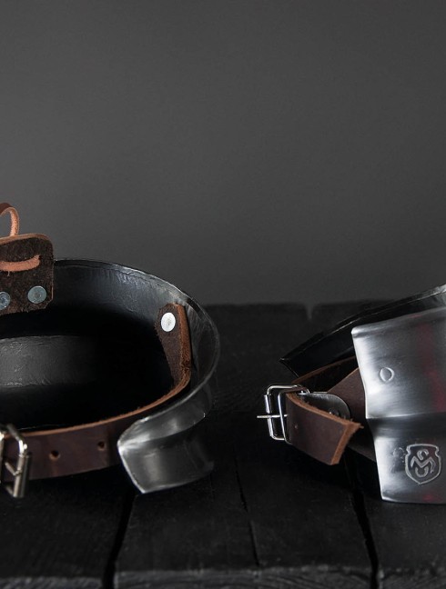 Elbow caps from the game "The Witcher"  Armure de plaques
