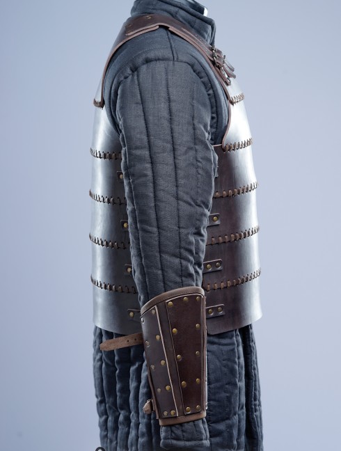 Leather brigandine bracers Armadura de placas