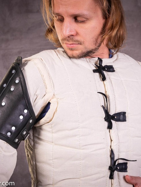 Leather brigandine protection of upper part of arm Armure de plaques