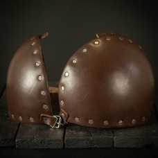Whole hammered spaulders covered with leather image-1