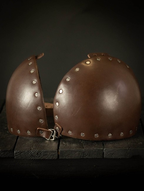 Whole hammered spaulders covered with leather Corazza