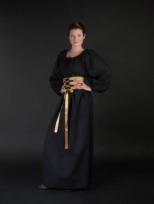 Medieval gown with wide fabric belt Vestimenta medieval