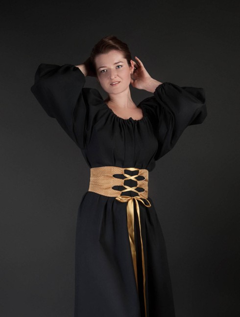 Medieval gown with wide fabric belt Vêtements médiévaux