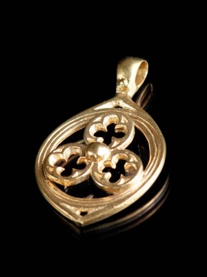 Medieval bronze girdle pendant in Gothic style, XIV-XV centuries Spille e cerniere