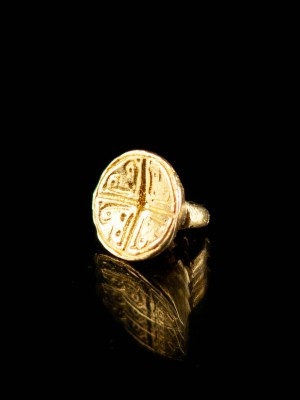 Medieval ornamented button, XIII-XV centuries Botones, ganchos, alfileres