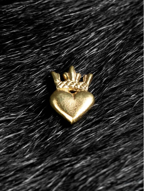Medieval belt mount “Crowned heart”, XIV-XVI centuries Belt mounts