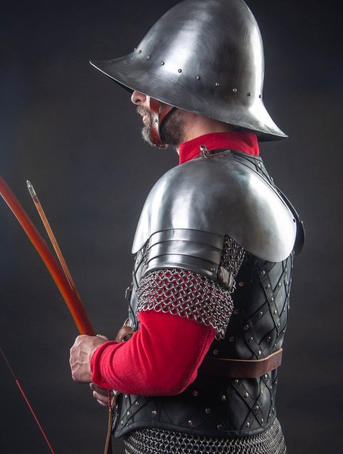 Leather vest and bracers with diamond pattern Armure de plaques