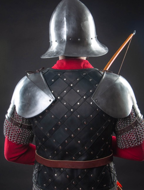 Leather vest and bracers with diamond pattern Armure de plaques