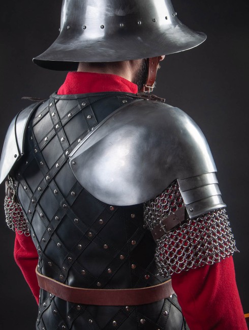 Leather vest and bracers with diamond pattern Plattenrüstungen