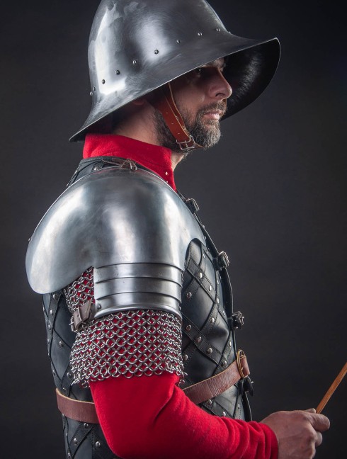 Leather vest and bracers with diamond pattern Armure de plaques