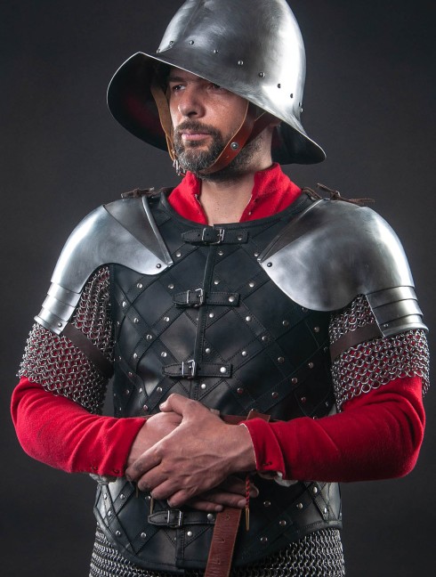 Leather vest and bracers with diamond pattern Armure de plaques