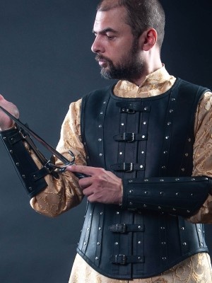 Leather vest and bracers in Renaissance style Armure de plaques