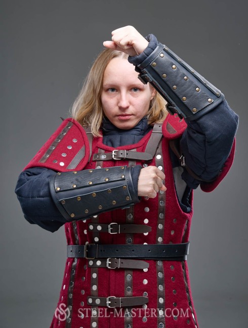 Leather bracers with diamond pattern  Armadura de placas
