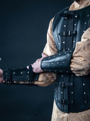 Leather bracers in Renaissance style Armure de plaques