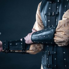 Leather bracers in Renaissance style image-1