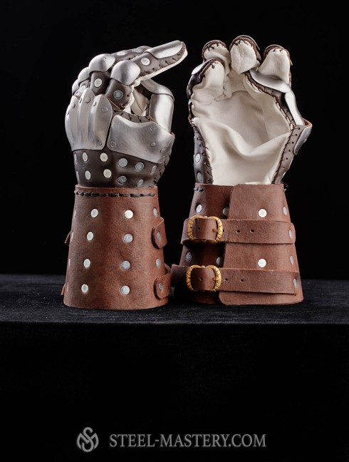 Visby brigandine gauntlets Guanti brigantini e muffole