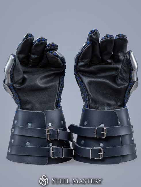 Visby brigandine gauntlets Guanti brigantini e muffole