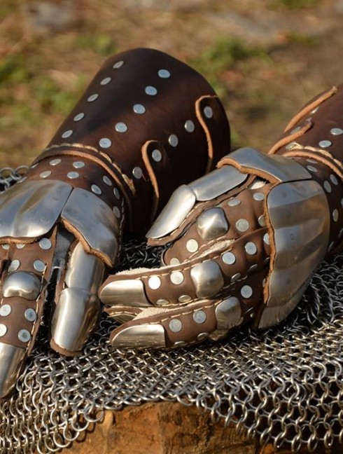 Visby brigandine gauntlets Guanteletes y manoplas de brigandina