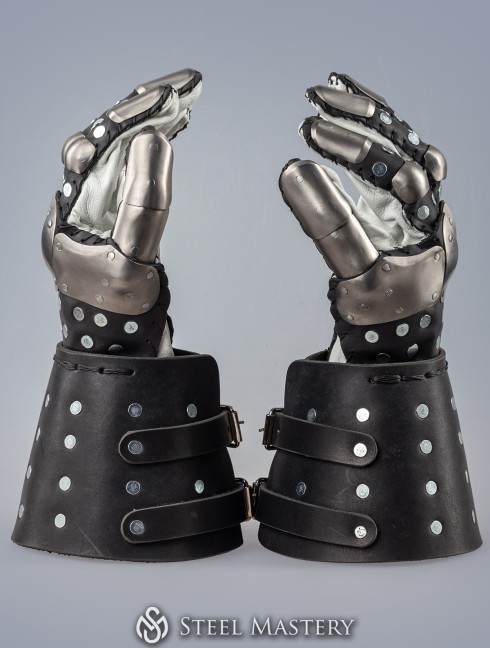 Visby brigandine gauntlets Guanteletes y manoplas de brigandina