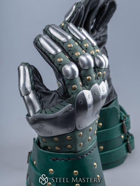 Visby brigandine gauntlets Guanti brigantini e muffole