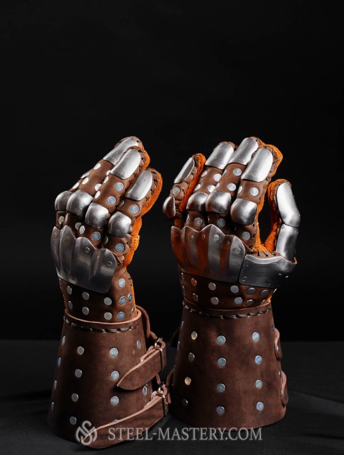 Visby brigandine gauntlets Guanti brigantini e muffole