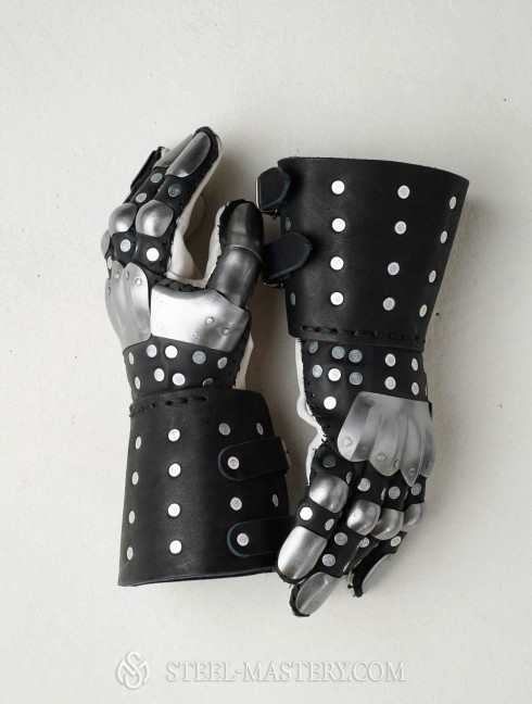 Visby brigandine gauntlets Brigandine armor