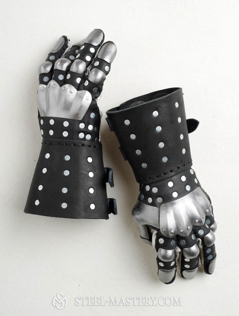 Visby brigandine gauntlets Brigantinenhandschuhe und -Fäustlinge