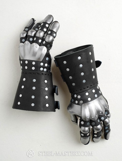 Visby brigandine gauntlets Guanti brigantini e muffole