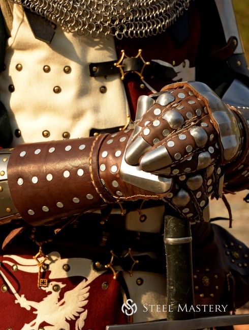 Visby brigandine gauntlets Gantelets et mitaines de brigandine