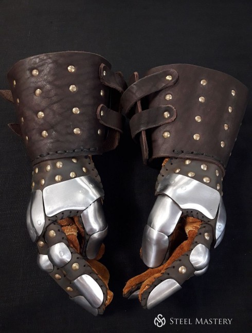 Visby brigandine gauntlets Brigandine armor
