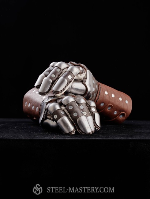 Visby brigandine gauntlets Guanti brigantini e muffole