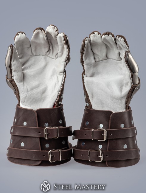 Visby brigandine gauntlets Brigantinenhandschuhe und -Fäustlinge
