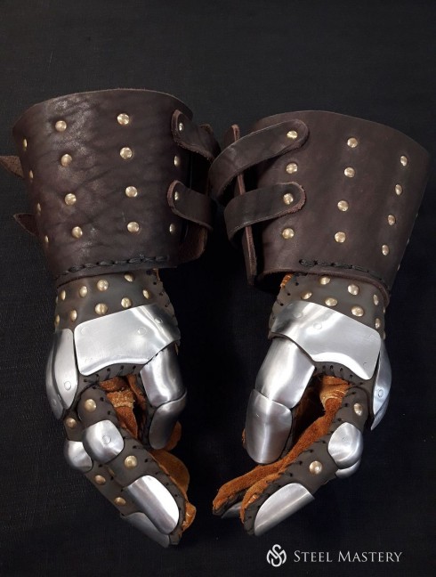 Visby brigandine gauntlets Guanteletes y manoplas de brigandina