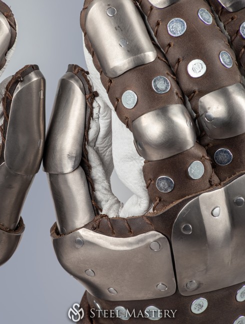 Visby brigandine gauntlets Brigantinenhandschuhe und -Fäustlinge
