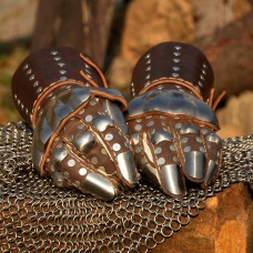 Visby brigandine gauntlets image-1