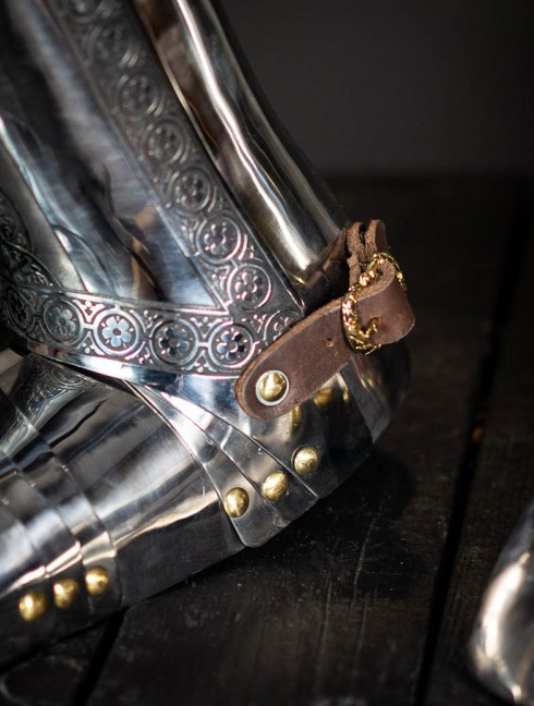 Full plate legs, part of full plate armor (garniture) of George Clifford, end of the XVI century  Armadura de placas