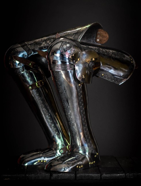 Full plate legs, part of full plate armor (garniture) of George Clifford, end of the XVI century  Corazza