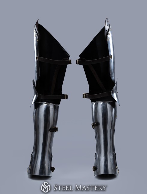 Full plate legs, part of full plate armor (garniture) of George Clifford, end of the XVI century  Plattenrüstungen