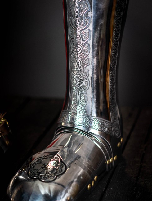 Full plate legs, part of full plate armor (garniture) of George Clifford, end of the XVI century  Armure de plaques