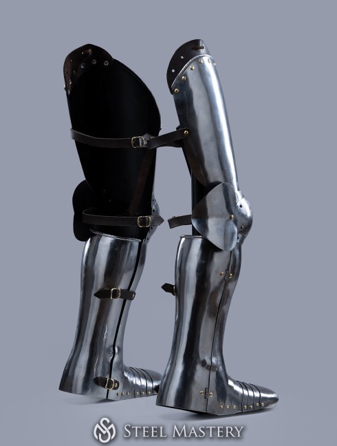 Full plate legs, part of full plate armor (garniture) of George Clifford, end of the XVI century  Plattenrüstungen