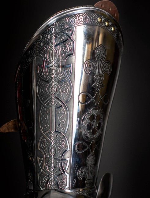 Full plate legs, part of full plate armor (garniture) of George Clifford, end of the XVI century  Armadura de placas