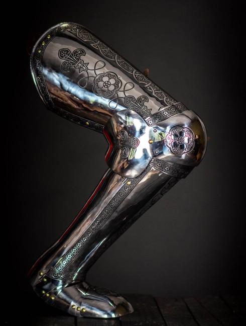 Full plate legs, part of full plate armor (garniture) of George Clifford, end of the XVI century  Plattenrüstungen