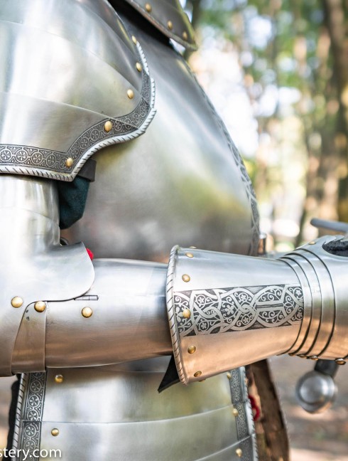 Gauntlets, part of full plate armor (garniture) of George Clifford, end of the XVI century Plate armor