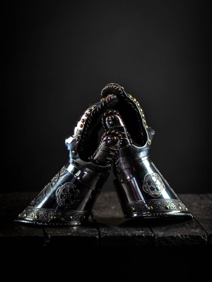 Gauntlets, part of full plate armor (garniture) of George Clifford, end of the XVI century Plate armor