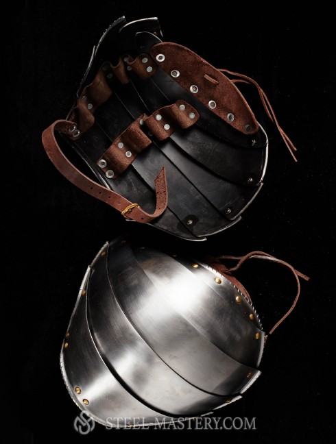 Plate pauldrons, part of full plate armor (garniture) of George Clifford, end of the XVI century Corazza
